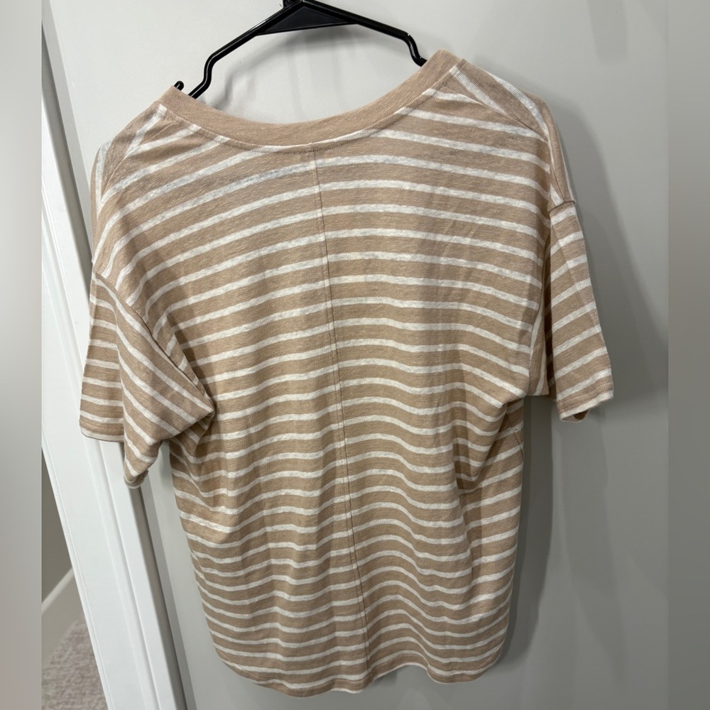 New women’s Faherty Oceanside Linen V-neck top - Picture 3 of 3